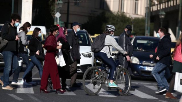 Φλέγεται η Αθήνα: “Ηφαίστειο που βράζει – Έκρηξη με 15.000 κρούσματα την μέρα”
