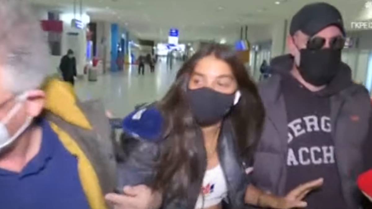 Survivor 4: Επέστεψε στην Ελλάδα η Άννα Μαρία Βέλλη – Ανθρωποκυνηγητό στο αεροδρόμιο για μία δήλωση