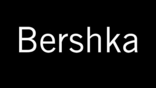 Bershka: Το mini black dress που χρειάζεσαι κοστίζει μόνο 19,99 €