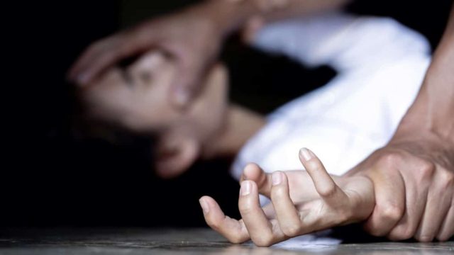 Απόλυτος εφιάλτης: Άνδρας κρύφτηκε στο σπίτι γυναίκας και την βίασε – Την παρακολουθούσε για αρκετό καιρό
