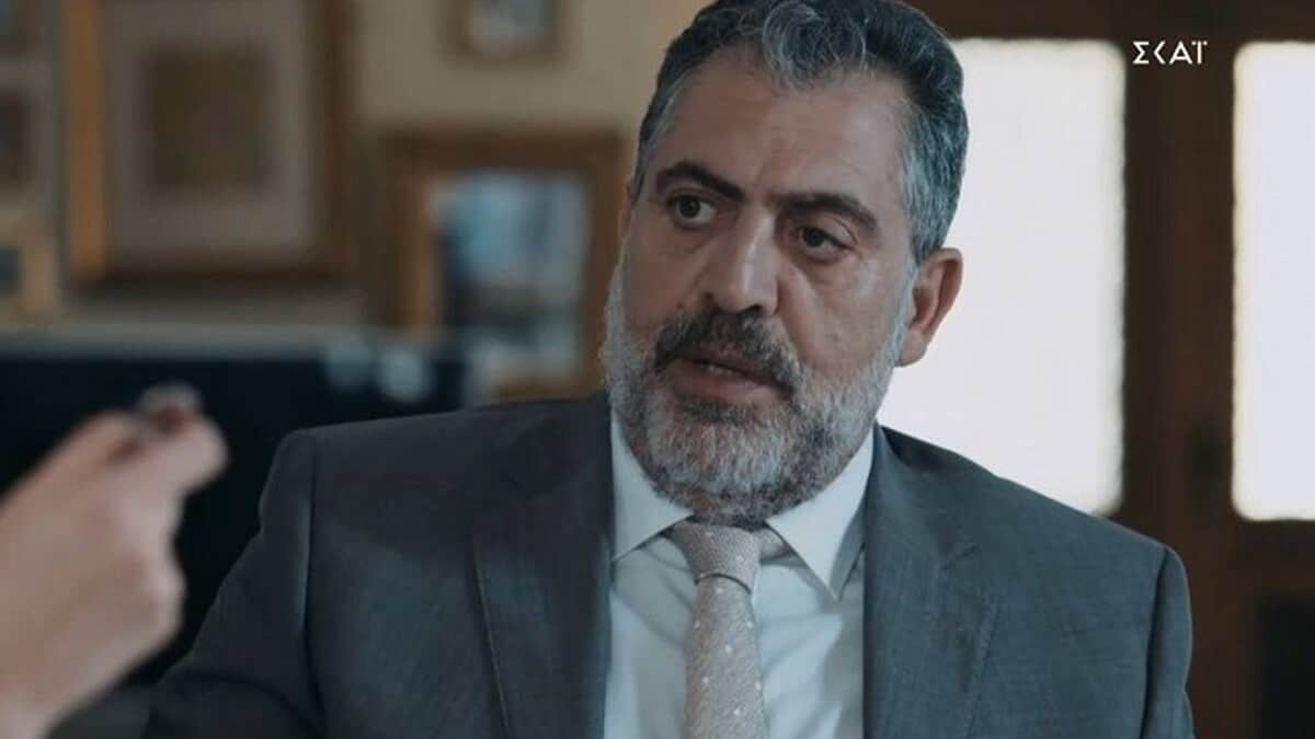 8 Λέξεις: Ο Μιλτιάδης χάνει τη γη κάτω από τα πόδια του όταν ο Άλκης του λέει ότι είναι γιος του!