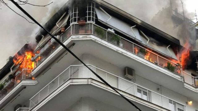 Συναγερμός στο Περιστέρι: Φωτιά ξέσπασε σε διαμέρισμα