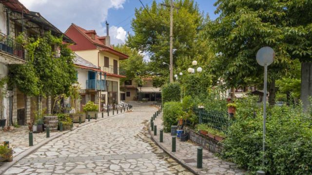 4+1 μαγευτικοί προορισμοί που θα φτάσετε οδικώς!