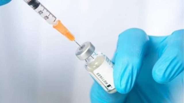 Κορωνοϊός: Ξεκινούν και πάλι οι διαδικασίες εμβολιασμών με τις δόσεις της AstraZeneca – Ποιες χώρες αφορά