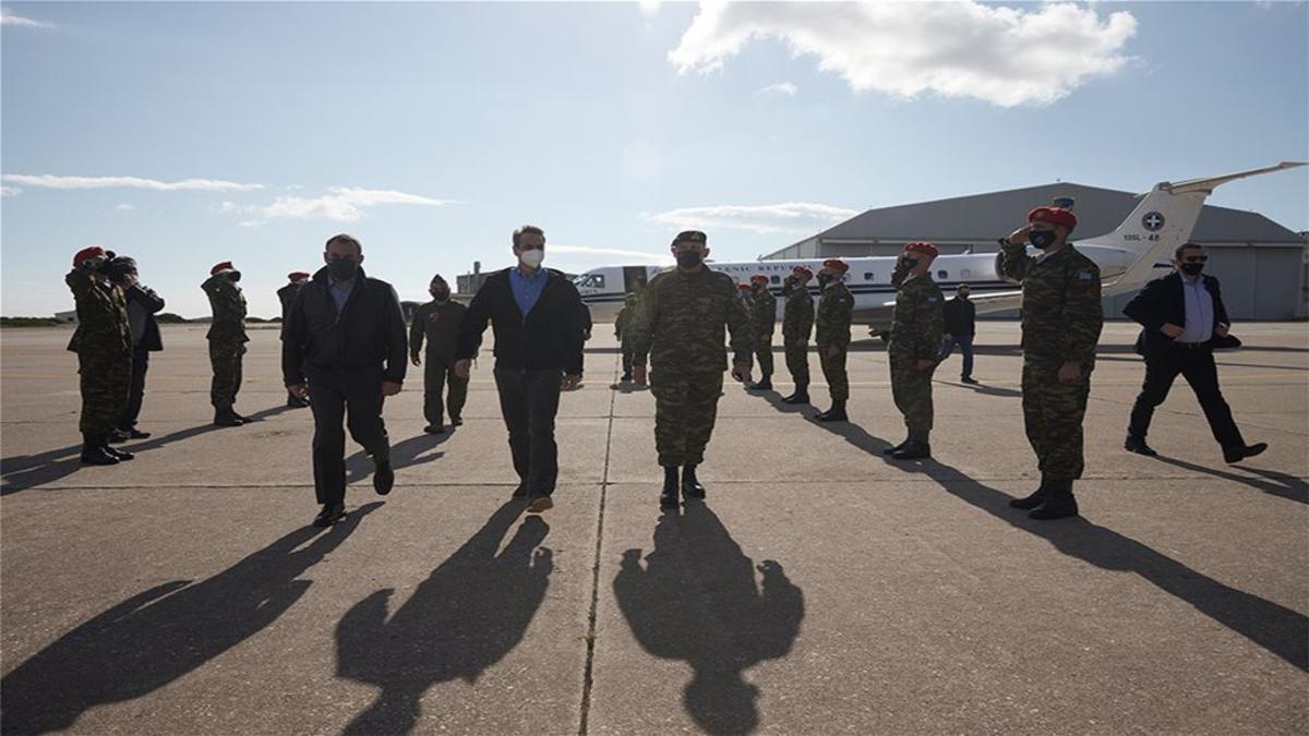 Στο Αμερικανικό αεροπλανοφόρο Eisenhower στην Σούδα ξεναγήθηκε σήμερα ο Κυριάκος Μητσοτάκης