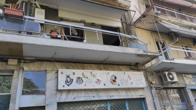Θεσσαλονίκη: Μεγάλη έκρηξη σε διαμέρισμα – Βρισκόταν μέσα ένας ηλικιωμένος άνδρας (video)