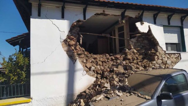 Σεισμός στην Ελασσόνα: Εικόνες καταστροφής στην περιοχή – Κατέρρευσαν δεκάδες σπίτια