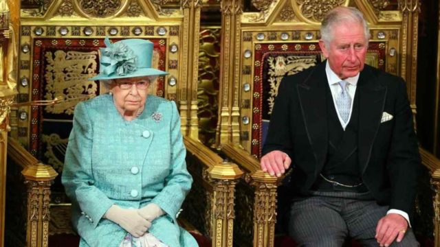 «Βόμβα» στο Buckingham: Ο Κάρολος παίρνει άμεσα το στέμμα από την Ελισάβετ!