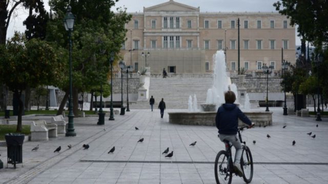 Κορωνοϊός: “Βρισκόμαστε στην κορύφωση του τρίτου κύματος” – “Θα συνεχιστεί η πίεση στα νοσοκομεία”