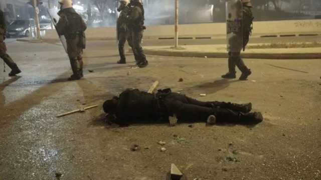 Επεισόδια στη Νέα Σμύρνη: Συνελήφθη ένας από τους δράστες – Κατηγορείται για απόπειρα ανθρωποκτονίας