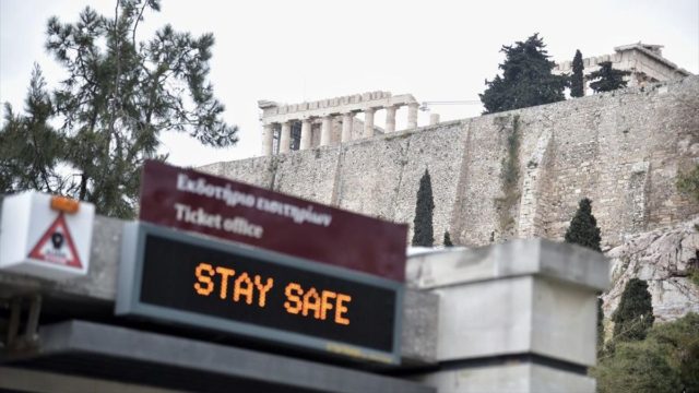 Ανατροπή: Συνεδριάζει η επιτροπή των λοιμωξιολόγων για τις αλλαγές στα μέτρα – Τι θα αλλάξει;
