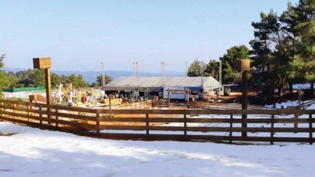 ΑΝΤ1: Αρχίζει η Φάρμα την Παρασκευή – Αποκλειστικές φωτογραφίες από τα δωμάτια, τον αχυρώνα και την τραπεζαρία των παικτών