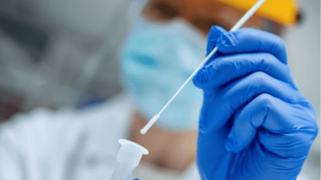 “Βόμβα” για τον κορωνοϊό: Εντοπίστηκε για πρώτη φορά νέο παραλλαγμένο στέλεχος