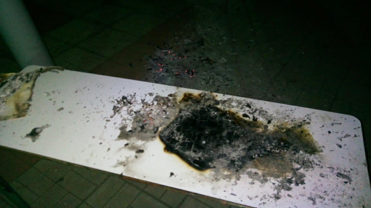 Σοκ στο Αγρίνιο: Εισέβαλαν σε σχολείο και προκάλεσαν αρκετές ζημιές – “Έβαλαν” φωτιά και στην ελληνική σημαία