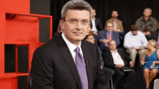 Η ανάρτηση του Νίκου Χατζηνικολάου μέσα στη νύχτα και η ΦΩΤΟ με το φιλί που θα συζητηθεί!