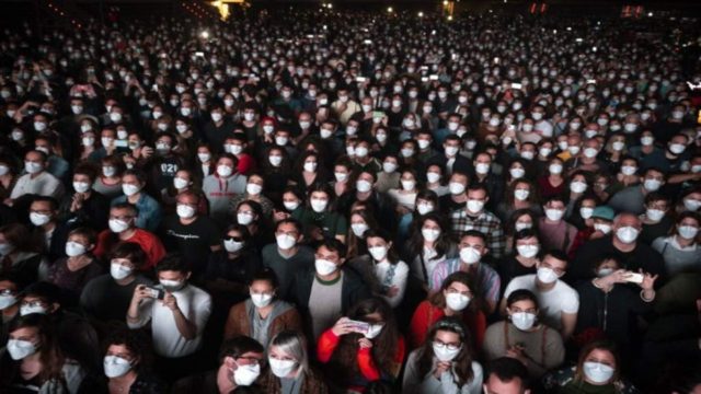 Ισπανία: 5.000 θεατές σε ροκ συναυλία – Με μάσκες, αρνητικό τεστ κορωνοϊού και χωρίς αποστάσεις (Video)