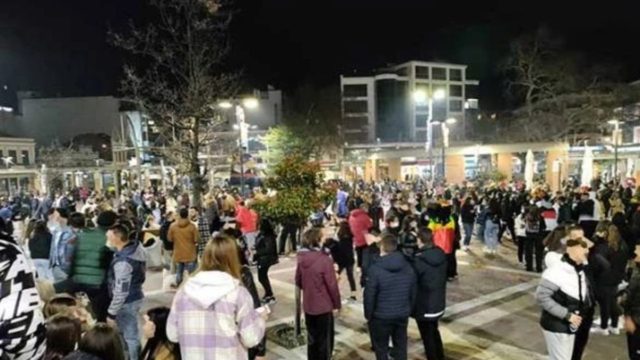Ξάνθη: Στους δρόμους οι κάτοικοι παρά τα μέτρα του lockdown – Κάνουν το δικό τους καρναβάλι (video)
