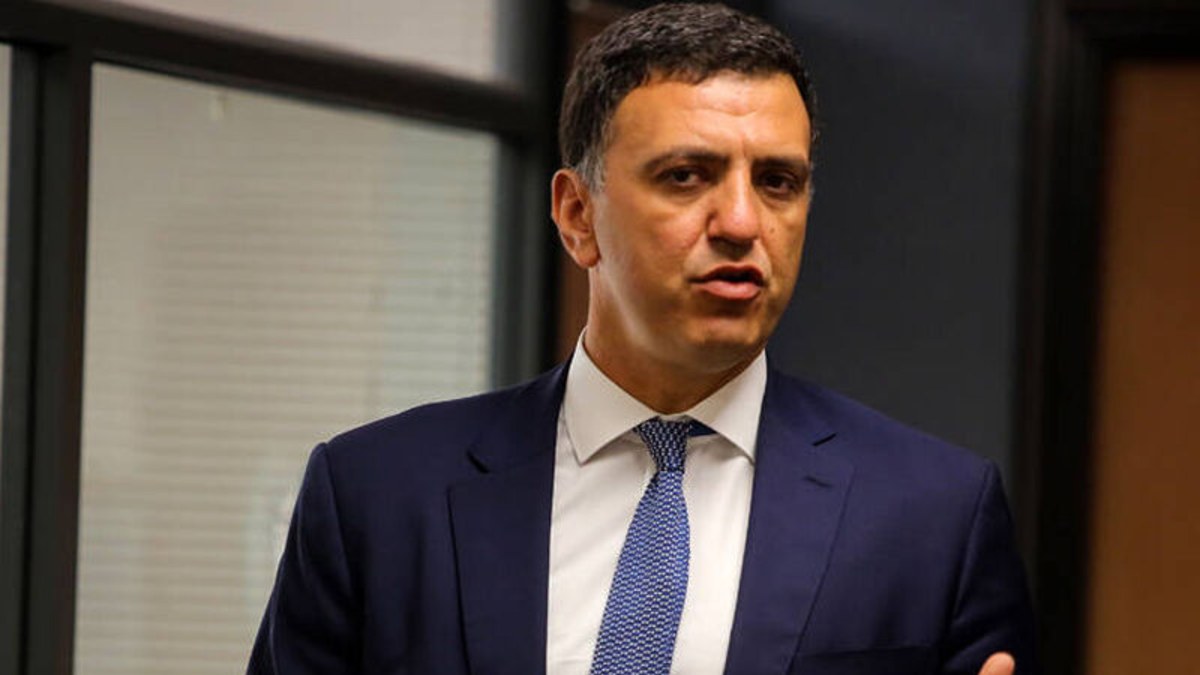 Κορωνοϊός: Δείτε ζωντανά τις τελευταίες ενημερώσεις από τον Βασίλη Κικίλια