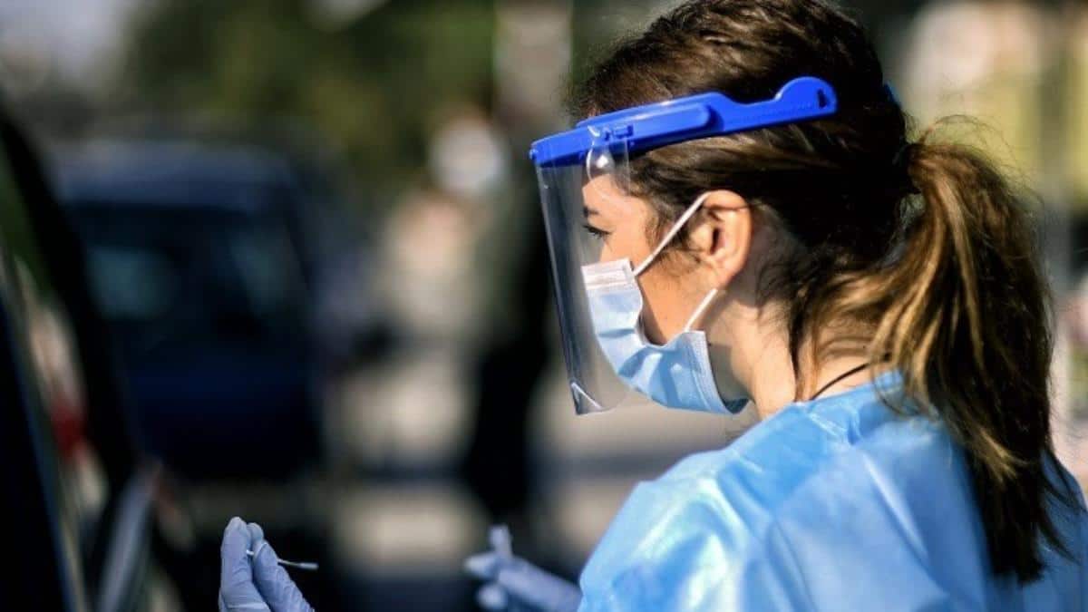 Κορωνοϊός: Ανάσα στα κρούσματα – Κρίσιμη η κατάσταση στα νοσοκομεία