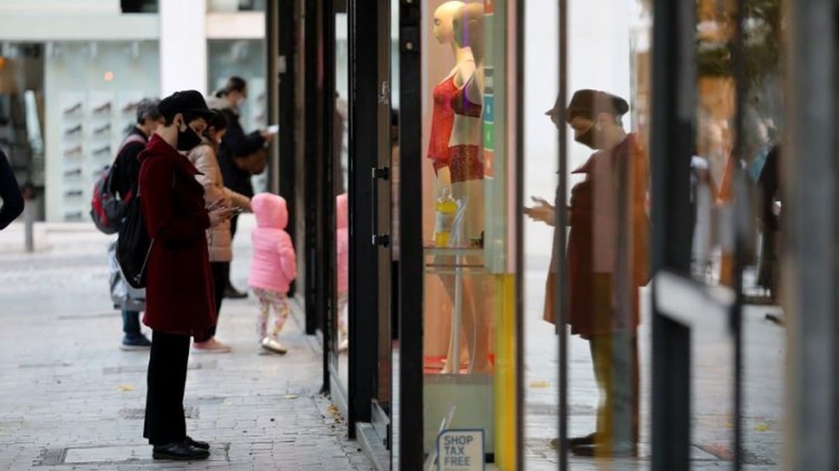 Κορωνοϊός: Πως θα γίνονται οι μετακινήσεις μετά το lockdown – Τι θα στέλνουμε με SMS για να κάνουμε τα ψώνια μας (video)