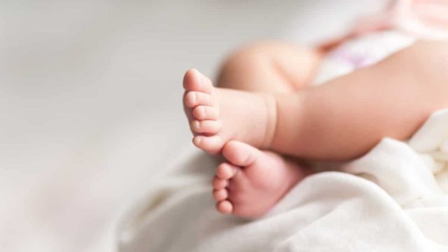 Βγήκε από τη ΜΕΘ το βρέφος έξι ημερών που κόλλησε κορωνοϊό