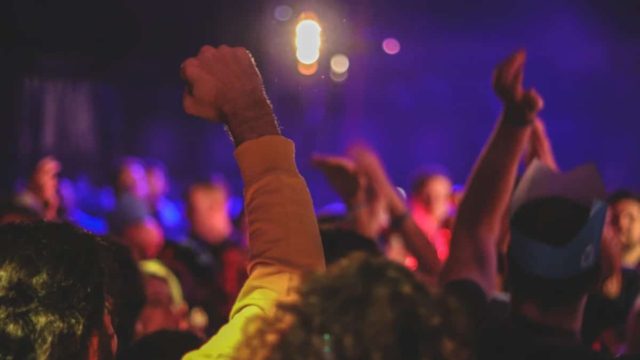 Θεσσαλονίκη: Ελεύθερη η Γαλλίδα φοιτήτρια που διοργάνωσε κορωνοπάρτι – Δόθηκε πλήθος προστίμων