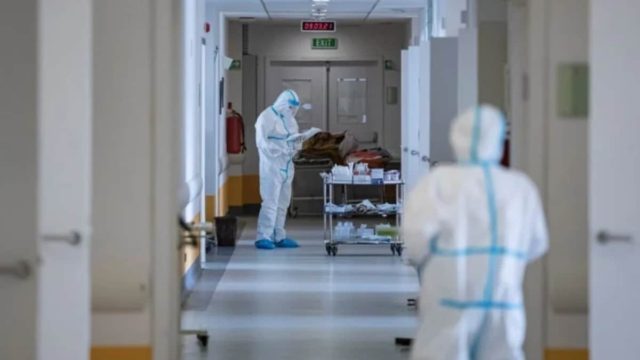 Αποκαλυπτικός ο Εξαδάκτυλος με τον κορωνοϊό: “Αυτή η εβδομάδα θα είναι δύσκολη” – “Οι μεταλλάξεις θα κυριαρχήσουν”