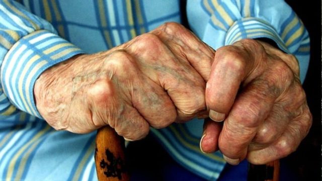 Άγριο περιστατικό: Μοντέλο ξυλοκόπησε τη γιαγιά της επειδή δεν της έδωσε χρήματα – Σε τι κατάσταση βρίσκεται η γυναίκα