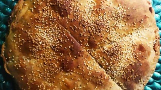 Λαχταριστά τυρόπιτα με μπεσαμέλ