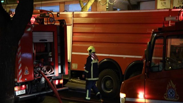 Συναγερμός στο Κερατσίνι: Φωτιά ξέσπασε σε ξύλινο οικίσκο