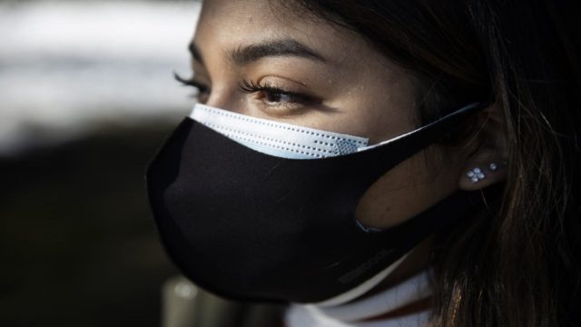 Κορωνοϊός: Πόσο προστατεύει η διπλή μάσκα – Τι έδειξαν τα νέα στοιχεία