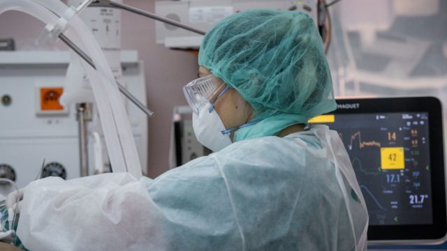 Οικογενειακή τραγωδία στην Κρήτη: Μετά τον ιερέα και την παπαδιά, πέθανε και ο γιος από κορωνοϊό