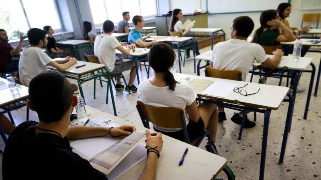 Πανελλαδικές εξετάσεις: Παρατείνεται μέχρι 30 Μαρτίου η προθεσμία υποβολής αίτησης των υποψηφίων