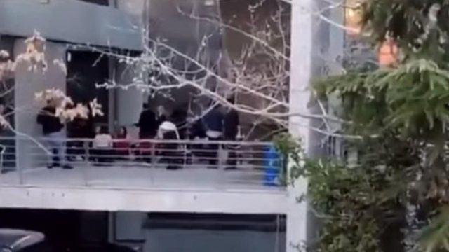 ΕΟΔΥ για το πάρτι στη Helexpo την Τσικνοπέμπτη: Συμμετείχαν 4 συμβασιούχοι του ΕΟΔΥ