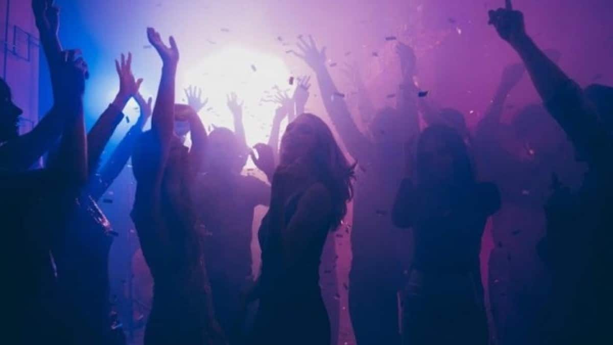 Σάλος στην Πάτρα με καρναβαλικό κορωνοπάρτι 200 ατόμων: «Ποτάρες» και βροχή από stories στο instagram (Video)