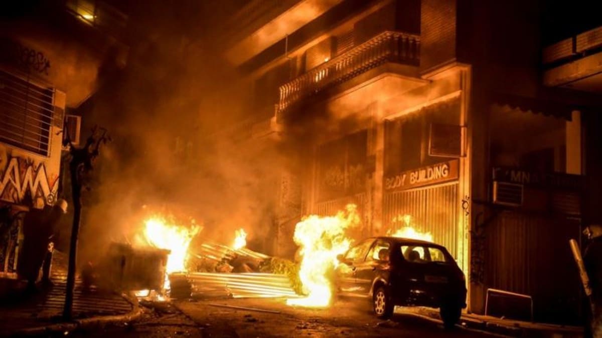 Συναγερμός στη Θεσσαλονίκη: Γκαζάκια εξερράγησαν σε πυλωτή πολυκατοικίας στην Τριανδρία