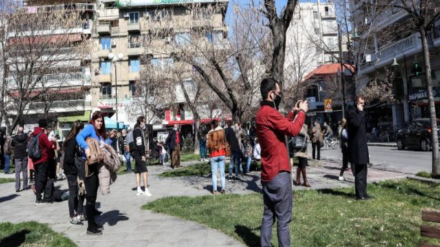 Σεισμός στην Ελασσόνα: Απεγκλωβίστηκε ζωντανός ο ηλικιωμένος στο Μεσοχώρι