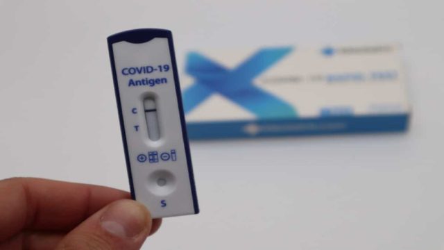 Κορωνοϊός-Self test: Για ποιους θα είναι υποχρεωτικό – Τι θα γίνετε αν βγει θετικό (Video)