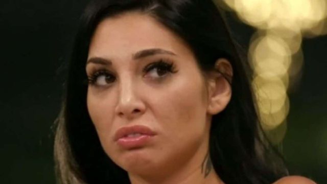 Βασιλάκο δες τι έχασες: Η ξανθιά Σία του Bachelor είναι το κάτι άλλο