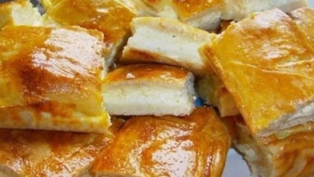 Συνταγή για σπιτική τυρόπιτα με δύο υλικά!