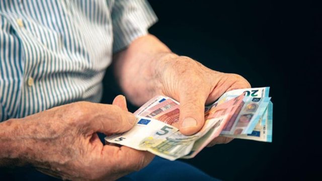 Συντάξεις: “Κλείδωσαν” τα ποσά για τα νέα αναδρομικά – Ποιους αφορά