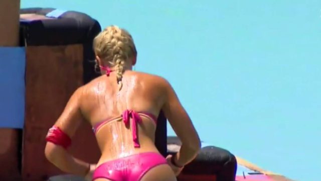 Νέο… απαγορευμένο πλάνο στο Survivor – Έπαιξε μόνο με μαγιό (ΒΙΝΤΕΟ)