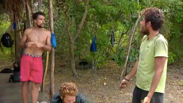 Survivor spoiler: Χοντρός καυγάς και στο στρατόπεδο των μπλε – Πιάστηκαν στα χέρια Νίκος και Σάκης