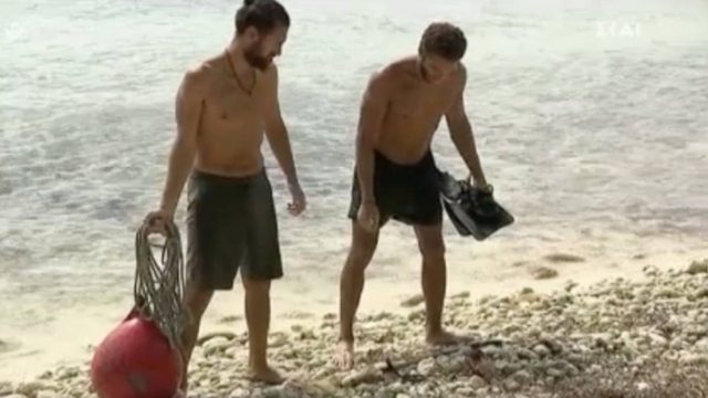Survivor 4: Απαράδεκτος ο «Κόρο» – Δεν έδωσε ψάρια στον Τριαντάφυλλο