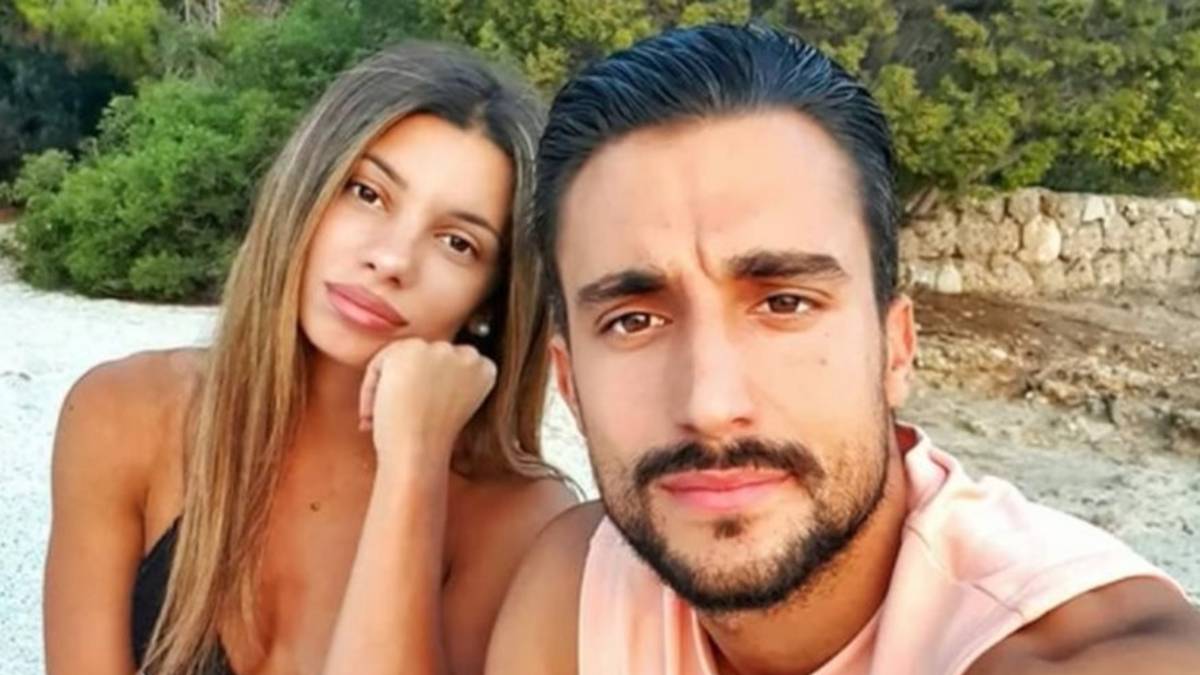 Survivor 4: Φοβερό βίντεο με Σάκη και Μαριαλένα – Χόρευαν μπροστά σε όλους στο κέντρο της Αθήνας