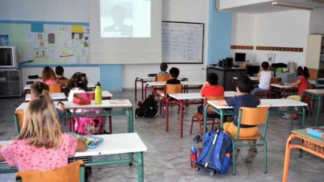 Κορωνοϊός: Άνοιγμα σχολείων και ελεύθερες διαδημοτικές μετακινήσεις από τις 5 Απριλίου