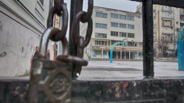 Κορωνοϊός: Κλείνουν για δύο εβδομάδες όλα τα σχολεία!