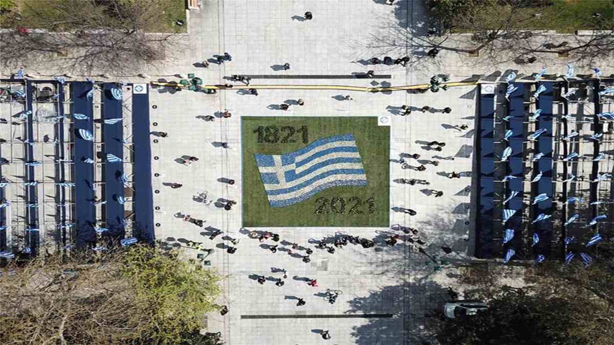 Ιστορική στρατιωτική παρέλαση για τα 200 χρόνια από την Απελευθέρωση 1821