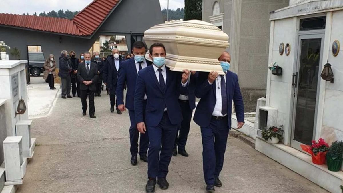 Έλλη Διβάνη: Λύγισαν στο “τελευταίο αντίο” της 33χρονης