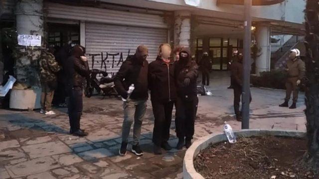 Η ΕΛ.ΑΣ. εκκένωσε την κατάληψη στο ΑΠΘ: 14 από τους 33 που προσήχθησαν δεν ήταν φοιτητές (Video)